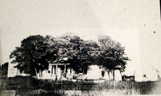 Building on the bank of the river on the Walsingham Plantation1906